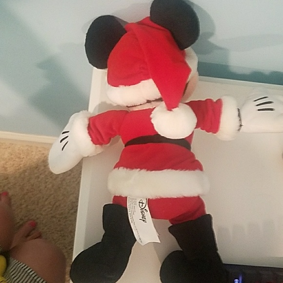 Mickey Santa - Picture 2 of 3